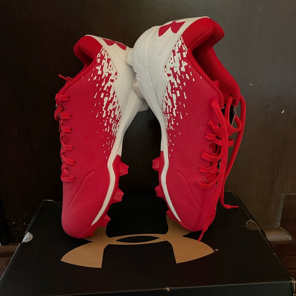 Baseball cleats